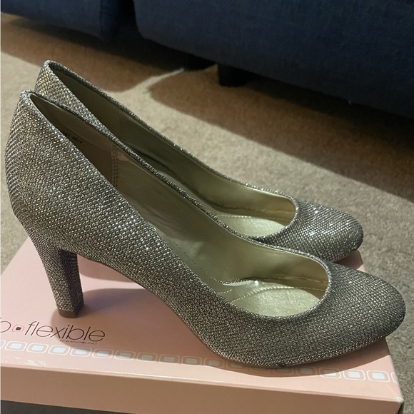 Bandolino Shoes - Bandolino silver sparkly heels size 9